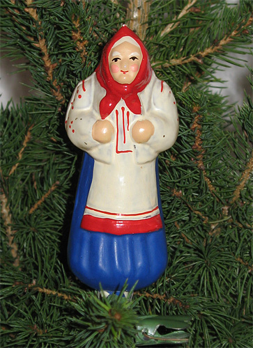 Бабушка - старая елочная игрушка