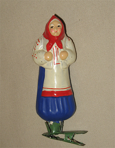 Бабушка - старая елочная игрушка